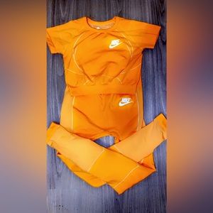 Bright Yellow Nike crop top and leggings fit.💛